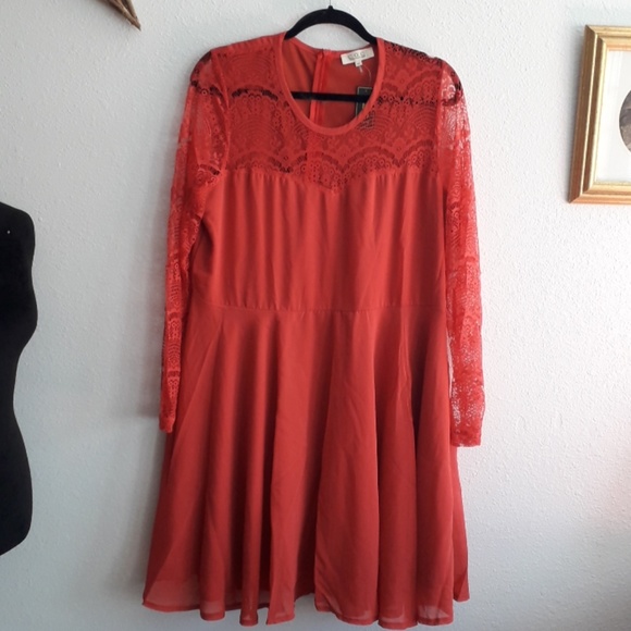 Coral Lace Yoke and Sleeve Lined Chiffon Dress - Picture 3 of 8